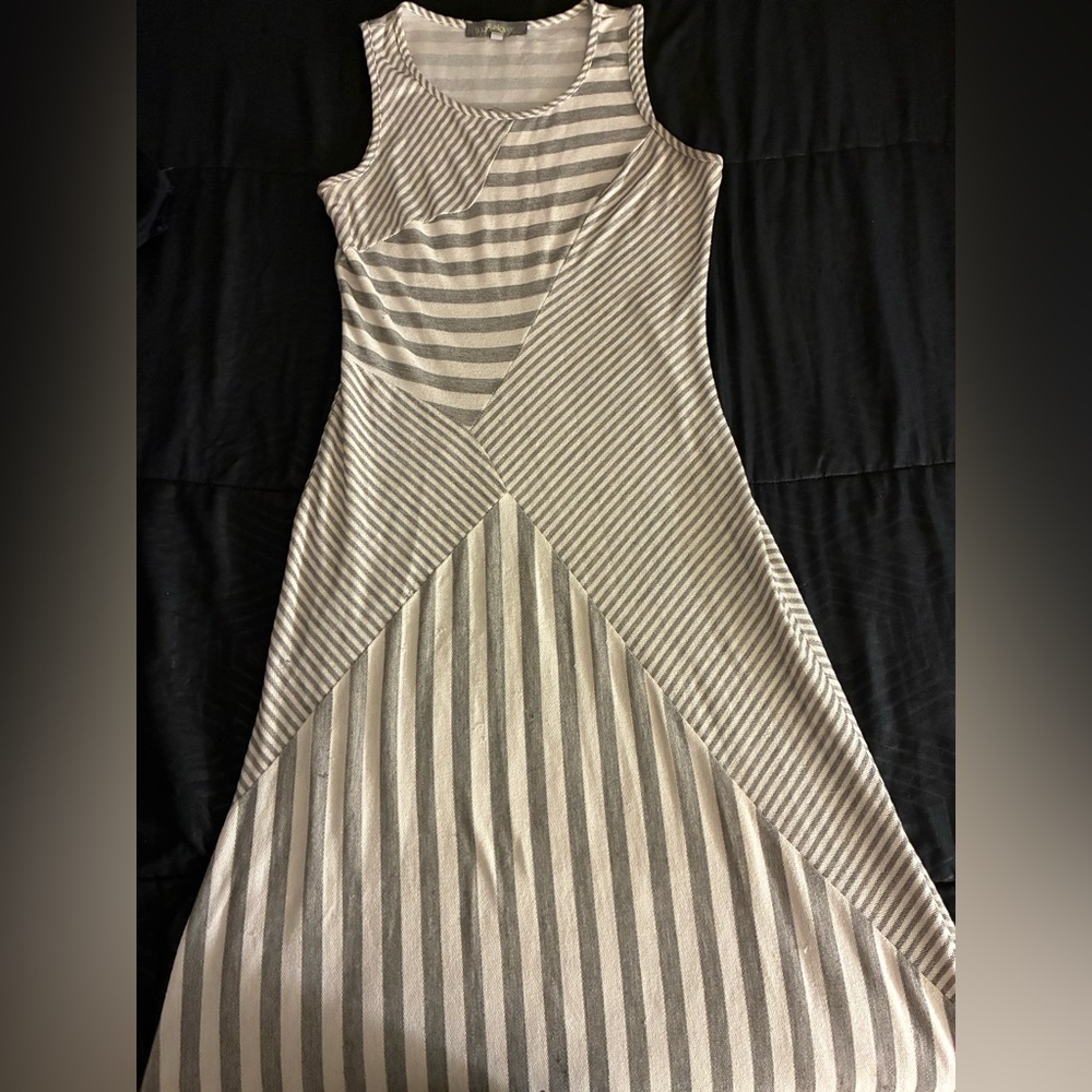 Finn and clover Grey and white maxi dress